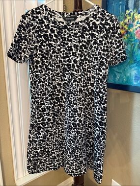 Ellen Tracy Black & White Leopard Print Tee Dress